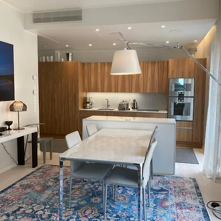 Luxury Seafront With Balcony *