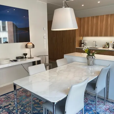 Luxury Seafront With Balcony *